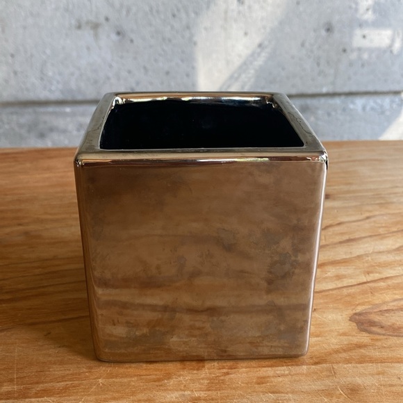 Planter/Vase - Picture 2 of 6